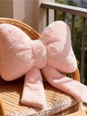NWOT Plush Pink Bow Pillow, Home Accents